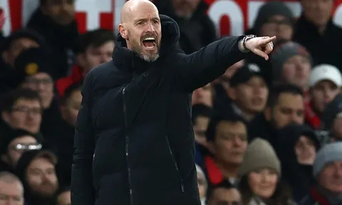 Huấn luyện viên Ten Hag đáp trả chỉ trích của cựu huyền thoại Jamie Carragher
