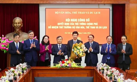 Trao quyết định bổ nhiệm ông Hồ An Phong giữ chức Thứ trưởng Bộ Văn hóa, Thể thao và Du lịch