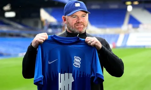 Wayne Rooney muốn dẫn dắt Man United hoặc Everton