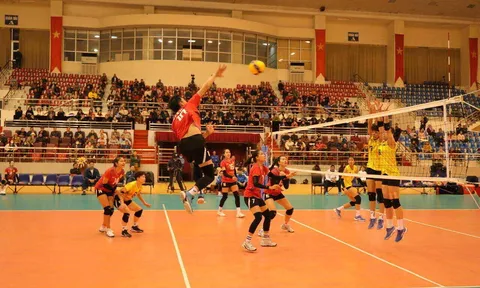 Giải Bóng chuyền Cúp Hoa Lư 2024: Xác định các đại diện vào 2 trận chung kết nam và nữ