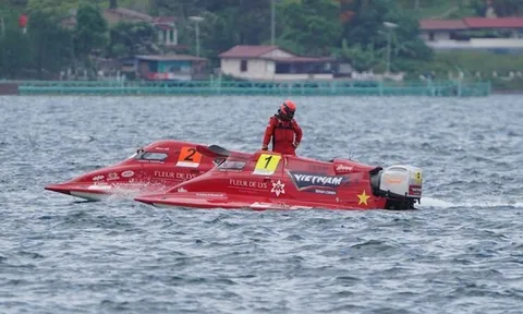 Đội đua thuyền Bình Định - Việt Nam dẫn đầu chặng đua Grand Prix of Indonesia