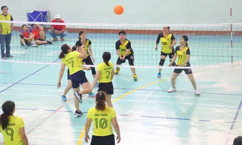 Sôi nổi giải Bóng chuyền hơi nữ ở thị xã Ayun Pa