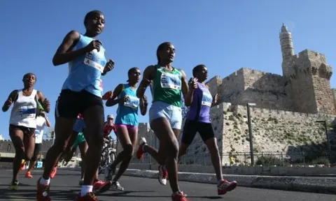 Hàng chục nghìn người tham gia giải Chạy Marathon quốc tế Jerusalem