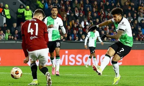Lượt đi vòng 1/8 Europa League: Liverpool thắng đậm trên sân khách