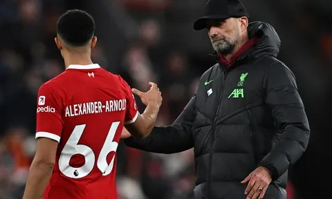 Huấn luyện viên Jurgen Klopp bảo vệ Trent Alexander-Arnold
