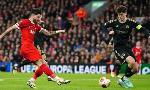 Nhấn chìm đối thủ, Liverpool giành vé vào Tứ kết Europa League
