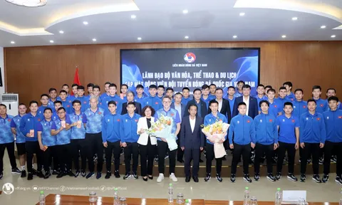 Lãnh đạo Bộ VHTTDL, Cục TDTT và VFF động viên đội tuyển Việt Nam trước ngày lên đường sang Indonesia