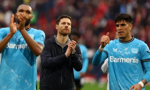 Huấn luyện viên Xabi Alonso vẫn thận trọng trong cuộc đua vô địch Bundesliga