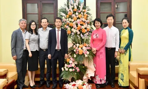 Đoàn cán bộ Ban Tuyên giáo Trung ương tới thăm và chúc mừng 78 năm Ngày truyền thống ngành Thể dục thể thao