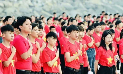 Lễ thượng cờ giải vô địch Marathon quốc gia Báo Tiền Phong lần thứ 65