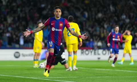 Barcelona rút ngắn cách biệt với Real Madrid