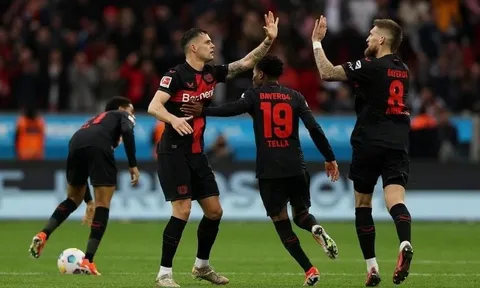Leverkusen lội ngược dòng kịch tính