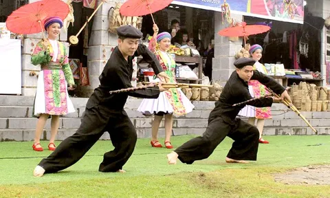 Tháng 4 và "Sắc màu văn hóa các dân tộc Việt Nam" 