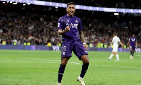 Real Madrid tái lập khoảng cách 8 điểm với Barcelona