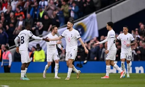 Huấn luyện viên Postecoglou quyết tâm cùng Tottenham giành suất dự Champions League
