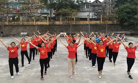 Phụ nữ Yên Bái luyện tập bài dân vũ mẫu chào mừng 70 năm chiến thắng Điện Biên Phủ