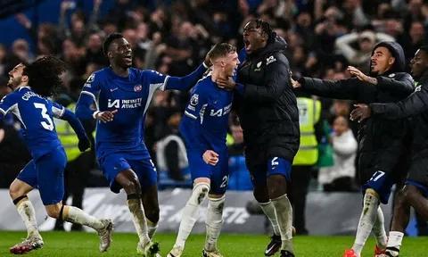 Chelsea giành chiến thắng kịch tính ở những phút bù giờ