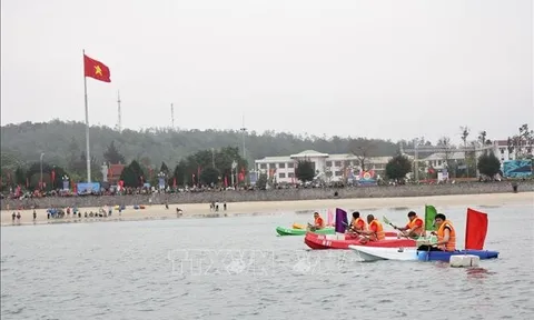 Quảng Ninh: Sôi nổi giải Đua thuyền Kayak trên đảo Cô Tô