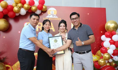 Liên đoàn Billiards & Snooker TP.HCM trao chứng nhận hội viên cho câu lạc bộ Top Billiards Club