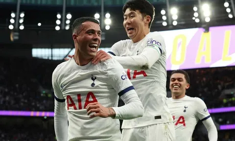 Chelsea rơi chiến thắng ở phút bù giờ, Tottenham ở lại tốp 4