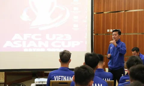 Huấn luyện viên Hoàng Anh Tuấn khuyến khích học trò thoải mái chơi bóng trong trận giao hữu với U23 Jordan