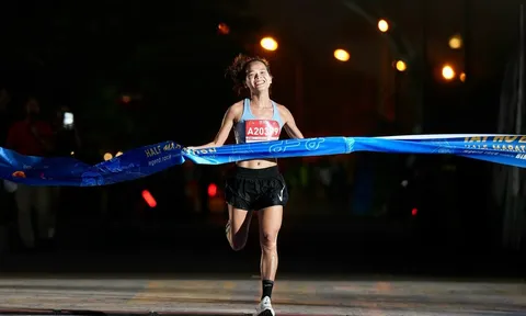 Phạm Thị Hồng Lệ vô địch giải Chạy bán marathon lớn nhất Việt Nam