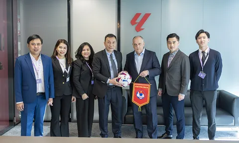 Chủ tịch VFF Trần Quốc Tuấn làm việc với Chủ tịch La Liga Javier Tebas