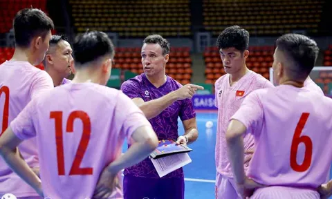 Đội tuyển Futsal Việt Nam tập làm quen Nhà thi đấu Hua Mark