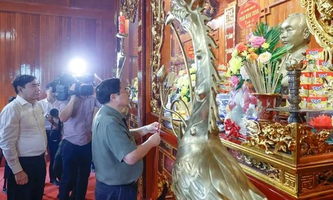 Thủ tướng Phạm Minh Chính dâng hương Đại tướng Võ Nguyên Giáp và tri ân những người làm nên Chiến thắng Điện Biên Phủ