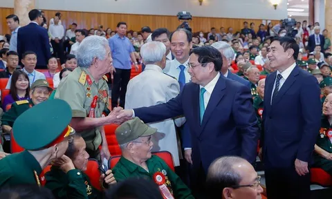 Thủ tướng gặp mặt, tri ân những người trực tiếp tham gia Chiến dịch Điện Biên Phủ