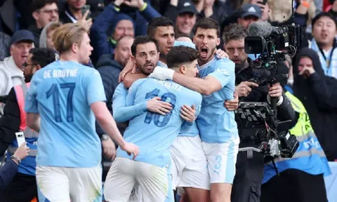 Huấn luyện viên Pep Guardiola tức giận dù Man City vào Chung kết FA Cup