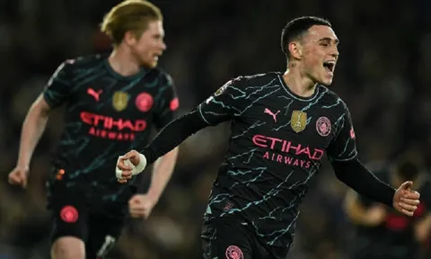 Tiền vệ Phil Foden chạm mốc ấn tượng