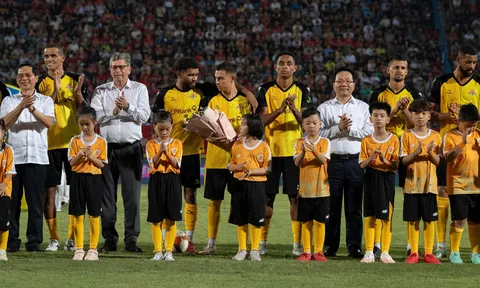 Công an Hà Nội FC thắng đậm đội Danh thủ bóng đá Brazil