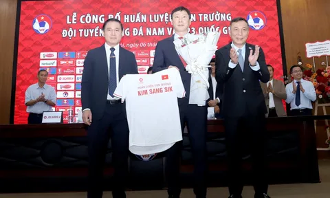 Ông Kim Sang-sik chính thức làm huấn luyện viên trưởng đội tuyển nam và đội tuyển U23 Việt Nam