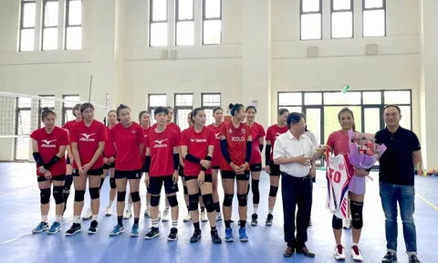 Chủ công Kuttika Kaewpin cập bến Hóa chất Đức Giang Lào Cai