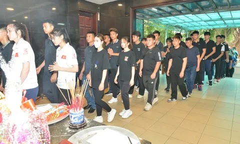 Hơn 200 huấn luyện viên, vận động viên, cán bộ Trung tâm Huấn luyện Thể thao Quốc gia Hà Nội tiễn biệt vận động viên trẻ Nguyễn Minh Triết 