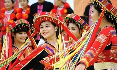 Tổ chức triển lãm ảnh "Sắc màu các dân tộc Việt Nam"