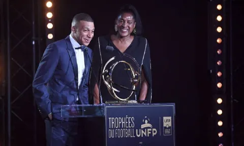 Được vinh danh nhưng Kylian Mbappe mâu thuẫn với Chủ tịch Al-Khelaifi
