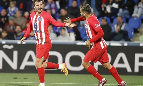Antoine Griezmann lập hat-trick giúp Atletico Madrid giành vé dự Champions League