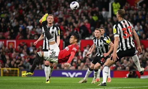 Đấu bù vòng 34 Premier League: Chelsea và Man United cùng giành chiến thắng