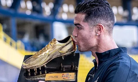 Cristiano Ronaldo thiết lập loạt kỷ lục khi lần thứ 21 nhận danh hiệu Vua phá lưới