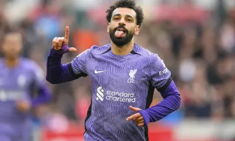 Huấn luyện viên Arne Slot của Liverpool đau đầu với tương lai của Salah