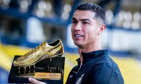 Cristiano Ronaldo phấn khích khi Kylian Mbappe gia nhập Real Madrid