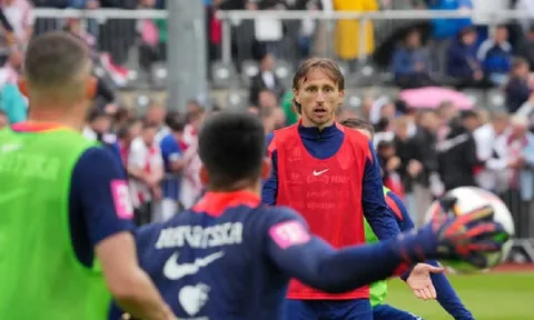 Tiền vệ Luka Modric bị cổ động viên Croatia làm phiền