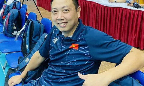Huấn luyện viên Nguyễn Trọng Linh dẫn dắt đội tuyển bóng chuyền nữ U20 Việt Nam tại giải vô địch châu Á 2024
