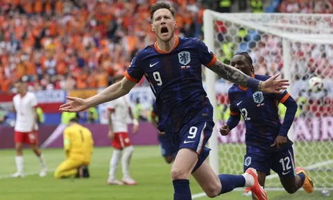 Huấn luyện viên Koeman không tiếc lời khen ngợi người hùng Wout Weghorst