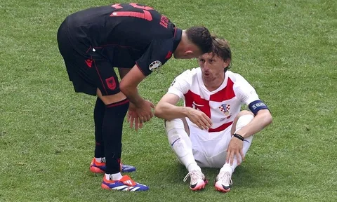 Croatia hứng chịu chỉ trích sau trận hòa Albania