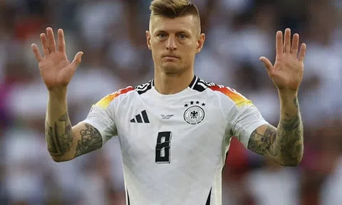 Tiền vệ Toni Kroos chia tay bóng đá sau thất bại của đội tuyển Đức