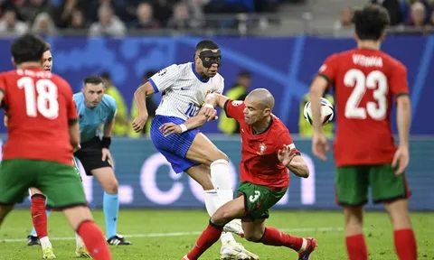 Huấn luyện viên Luis de la Fuente cảnh báo về sự nguy hiểm của Kylian Mbappe