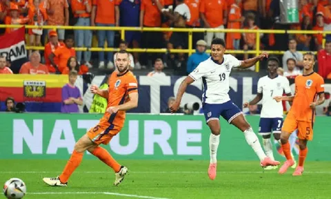 Palmer và Watkins đi vào lịch sử EURO